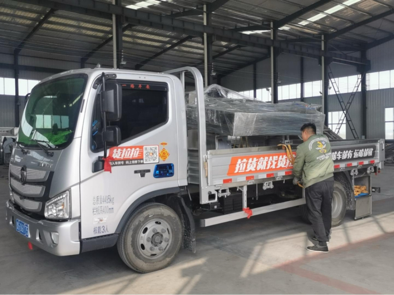 诸城k8凯发天生赢家一触即发机械1000型真空包装机成功发往威海